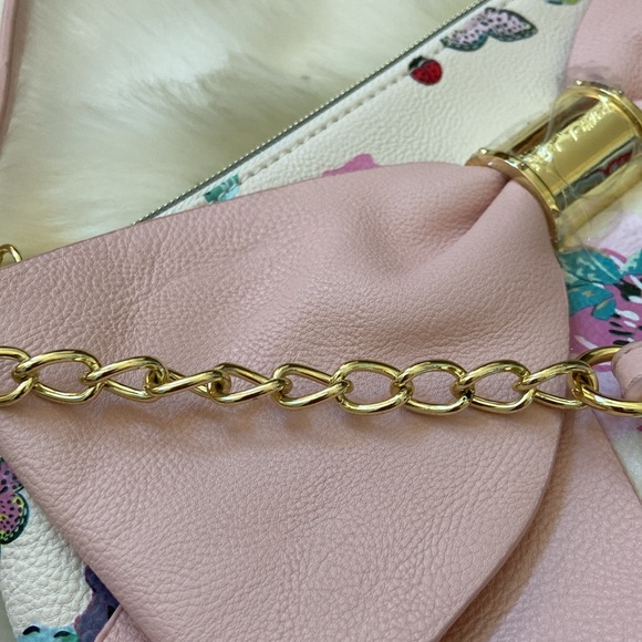 Betsey Johnson spring crossbody bag with bow detailing. - Picture 9 of 9